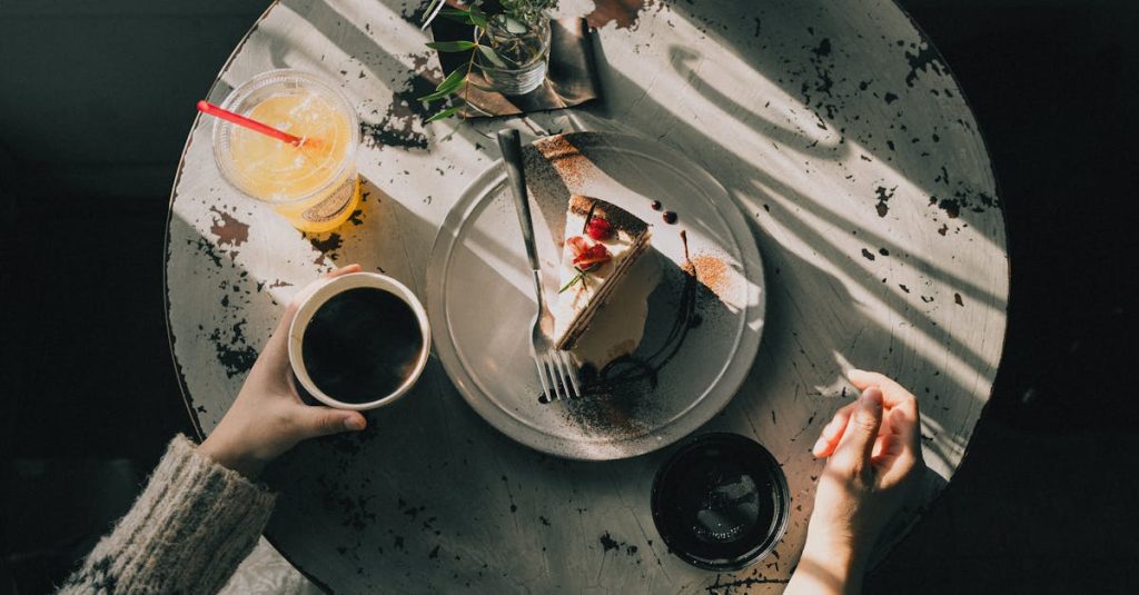 découvrez les bienfaits du thé au thym, une boisson aromatique et réconfortante parfaite pour apaiser la gorge, stimuler le système immunitaire et profiter d'une expérience gustative unique. idéal pour les amateurs de tisanes et de produits naturels.