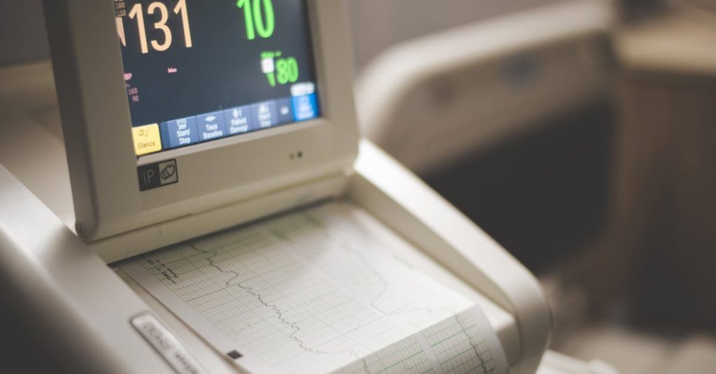 découvrez tout sur la bradycardie, une condition caractérisée par un rythme cardiaque anormalement lent. informez-vous sur ses causes, symptômes, traitements et conseils pour une meilleure santé cardiaque.