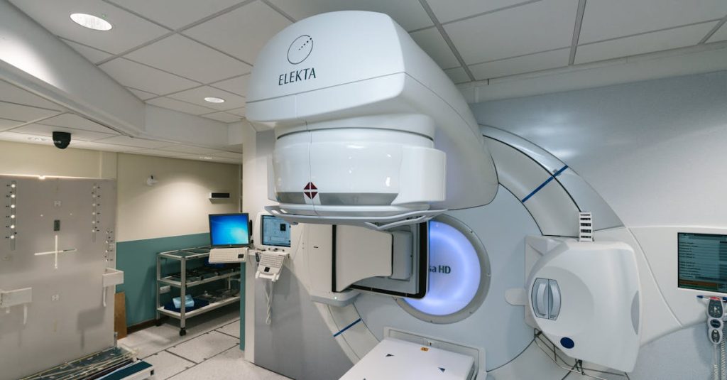 découvrez la radiothérapie, un traitement innovant et ciblé pour lutter contre le cancer. apprenez comment cette technique utilise des rayonnements pour détruire les cellules cancéreuses, ses avantages, ses effets secondaires, et les dernières avancées en matière de soins oncologiques.
